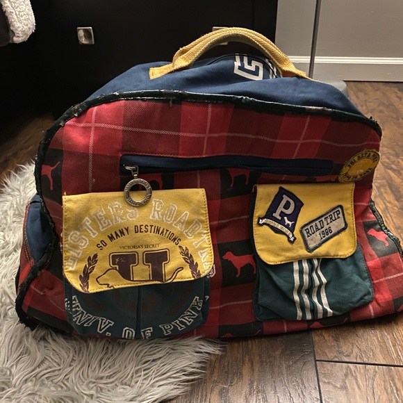 SOLD! Overnight rolling suitcase SOLD - Picture 3 of 5